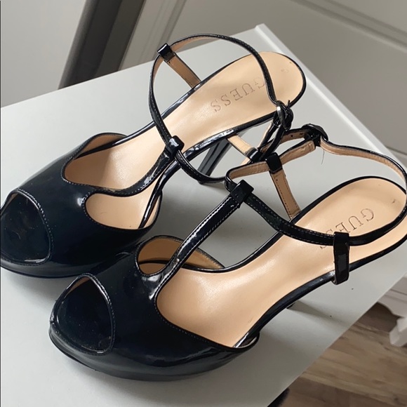 shiny black guess heels - Picture 2 of 2